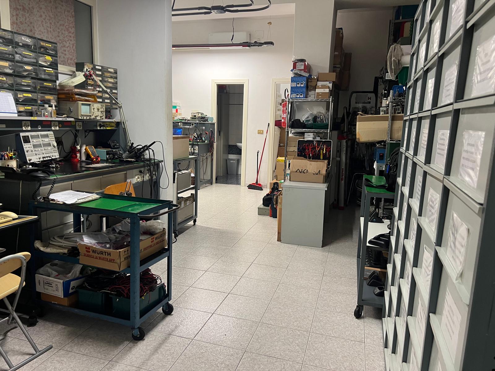 Laboratorio ampia metratura doppio ingresso